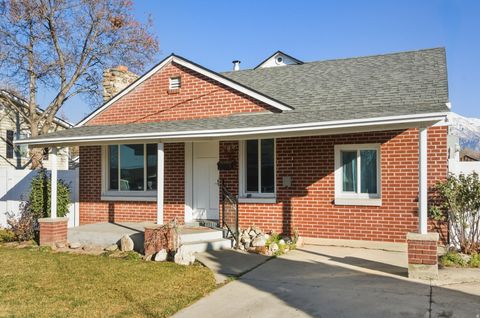 Photo of 422 N 200 W, American Fork, UT 84003 (MLS # 2128160)