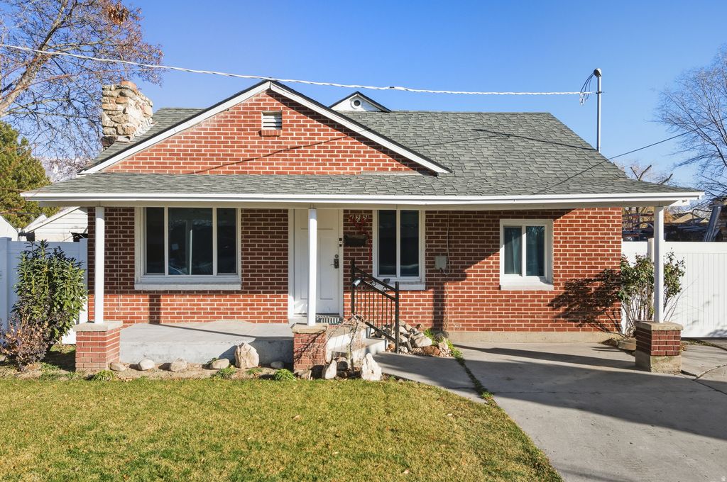 Photo of 422 N 200 W, American Fork, UT 84003 (MLS # 2128160)