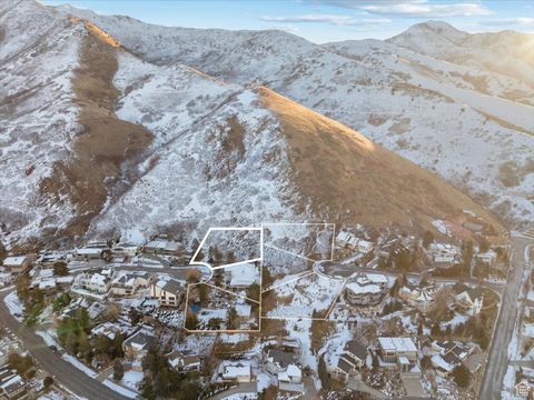 Tiny photo for 2253 S LAKELINE CIR, Salt Lake City, UT 84109 (MLS # 2063035)