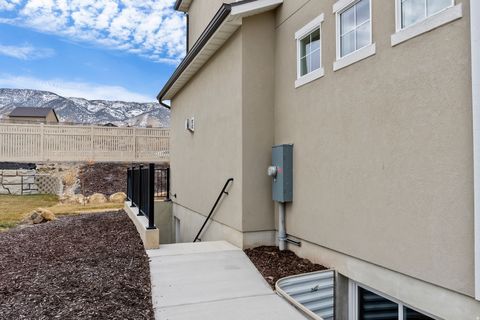 Tiny photo for 3559 S GARIBALDI WAY, Saratoga Springs, UT 84045 (MLS # 2148191)