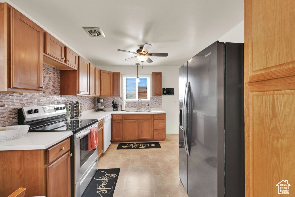 Photo of 4821 S 2500 W, Roy, UT 84067 (MLS # 2192538)