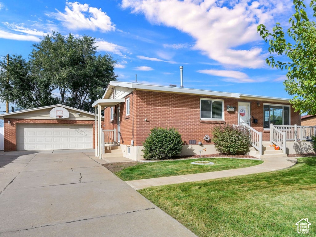 Photo of 4821 S 2500 W, Roy, UT 84067 (MLS # 2192538)