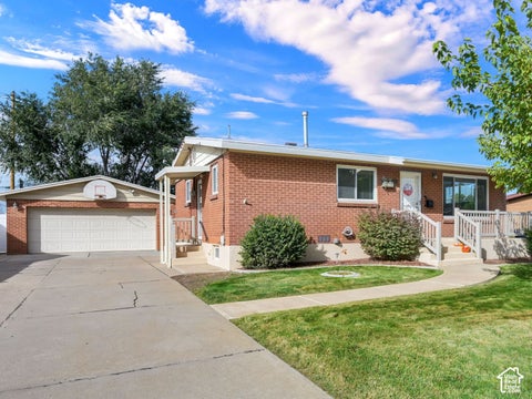 Photo of 4821 S 2500 W, Roy, UT 84067 (MLS # 2192538)