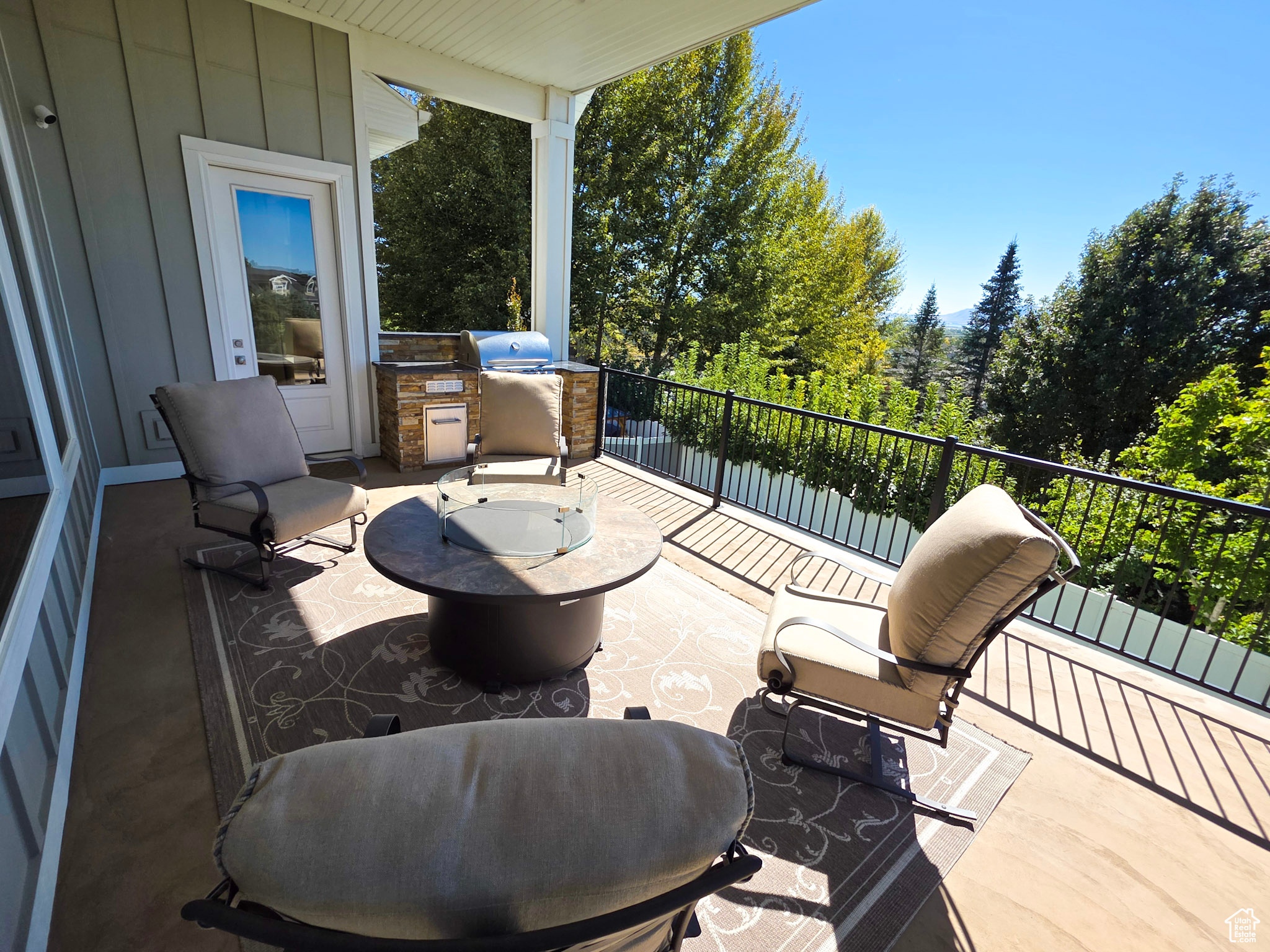 CHELSEA - Residential