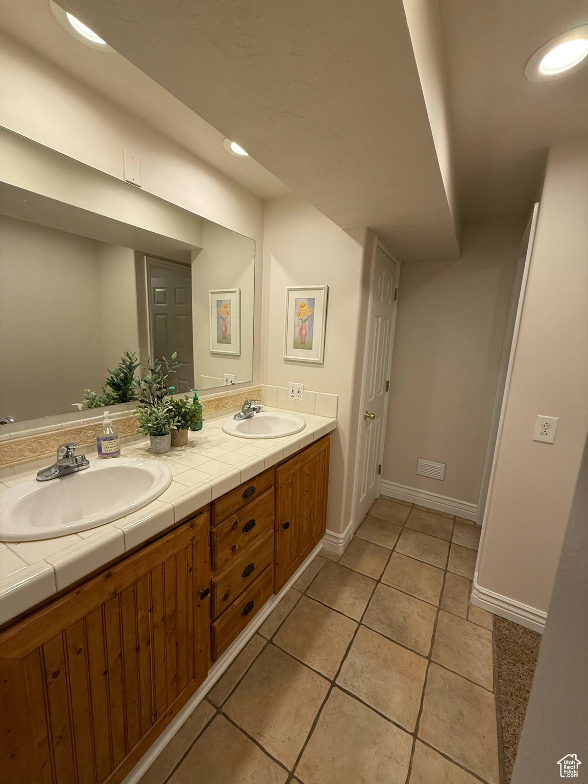 MILL HOLLOW - Residential