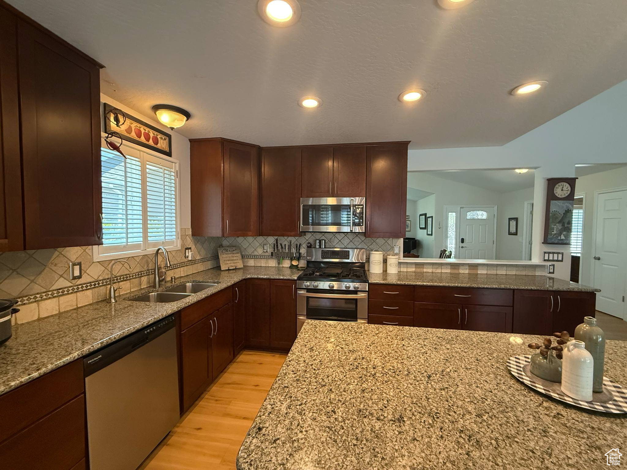 MILL HOLLOW - Residential