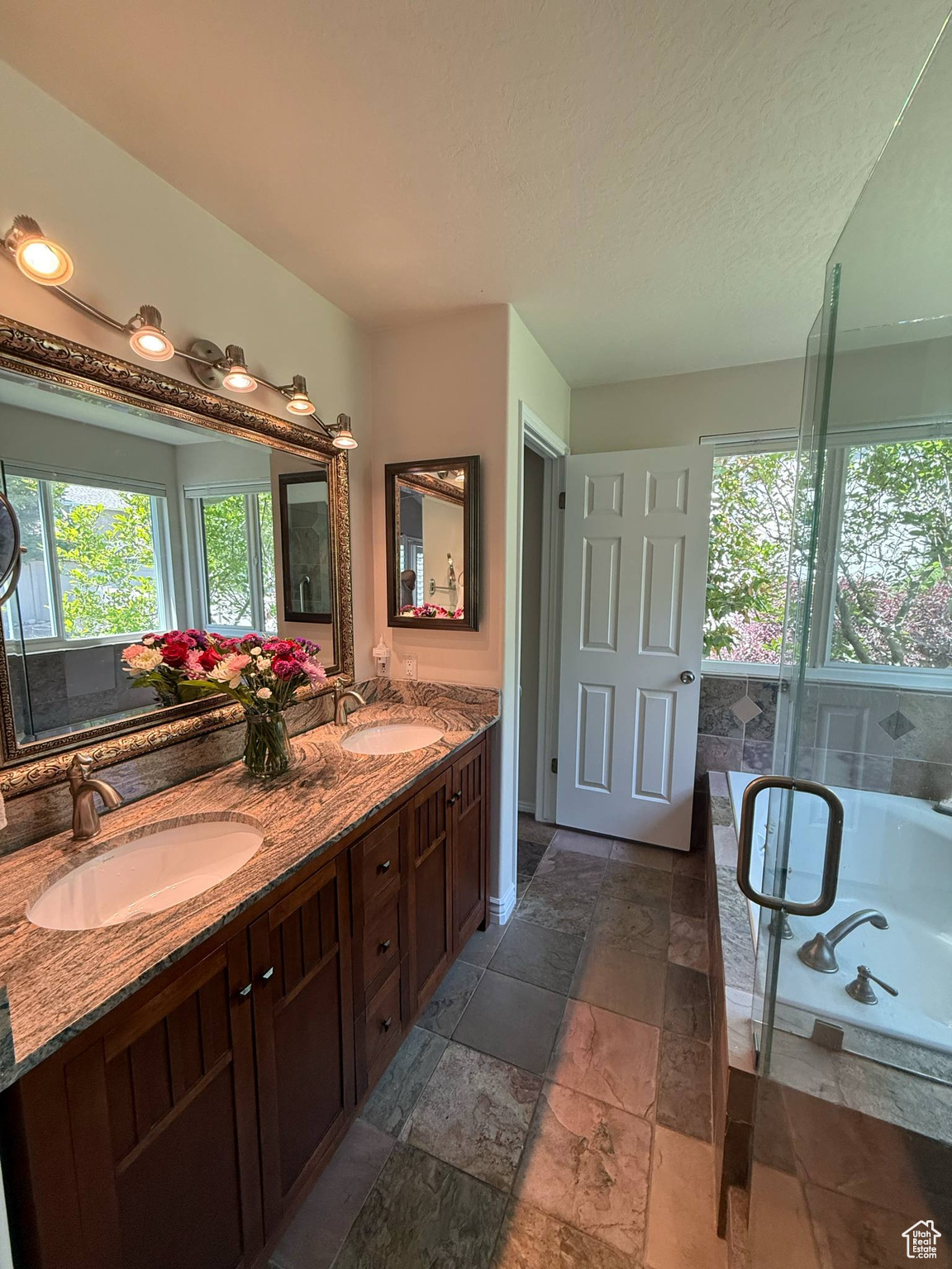 MILL HOLLOW - Residential