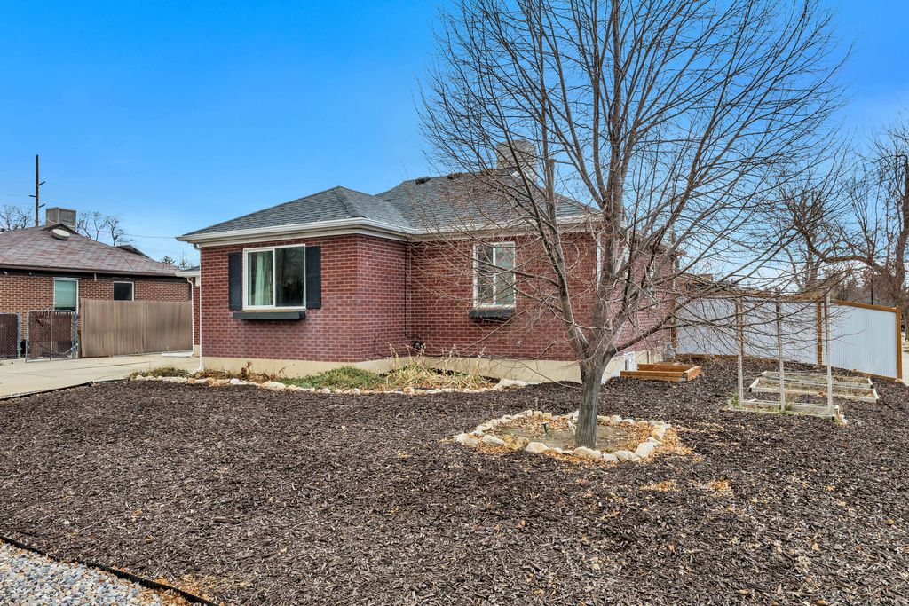 Photo of 1333 W LEADVILLE AVE N, Salt Lake City, UT 84116 (MLS # 2133115)