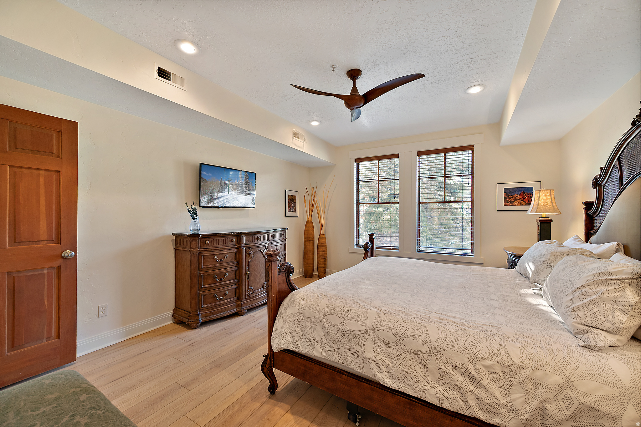 TOWN POINTE - Residential