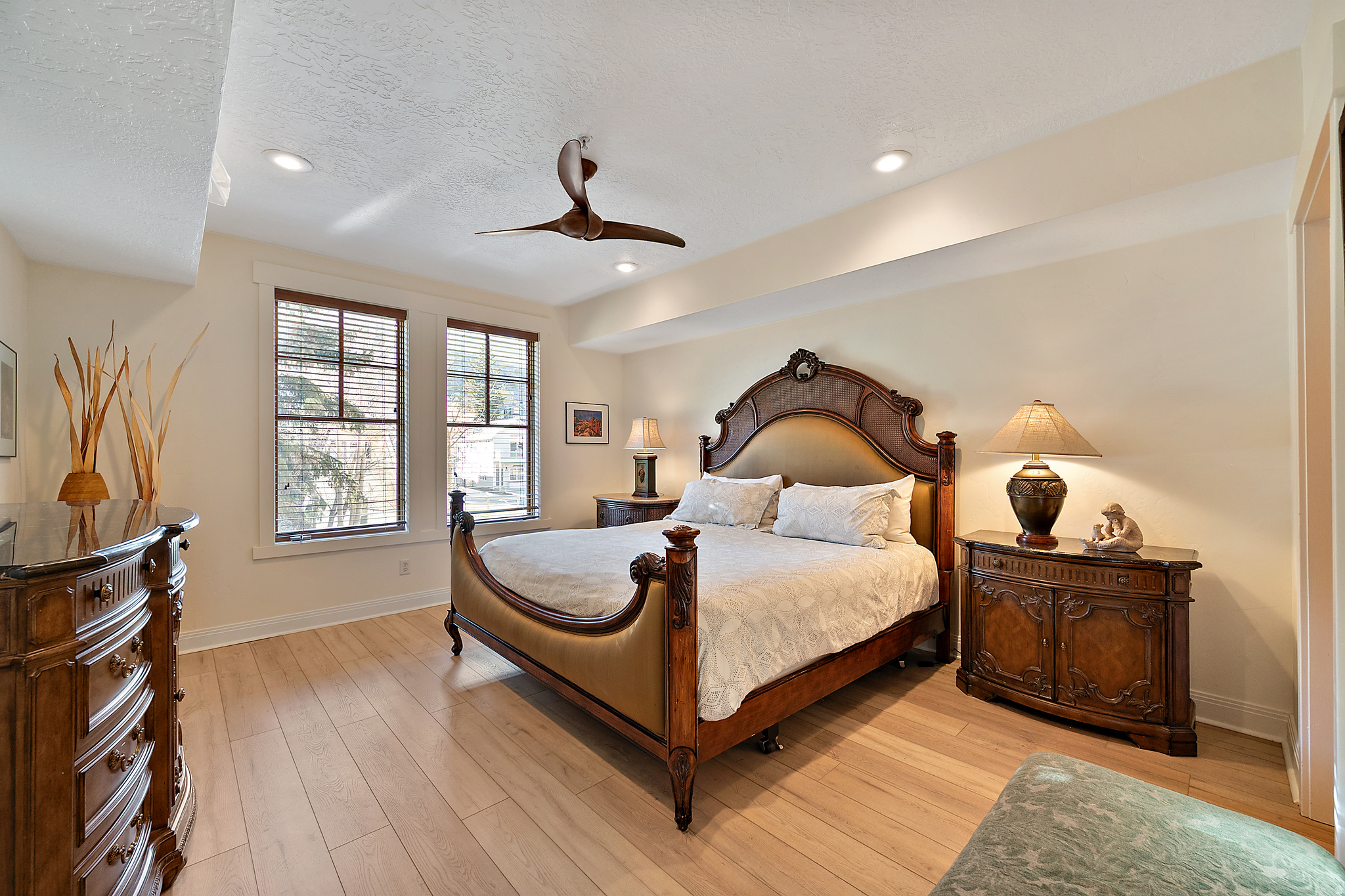 TOWN POINTE - Residential