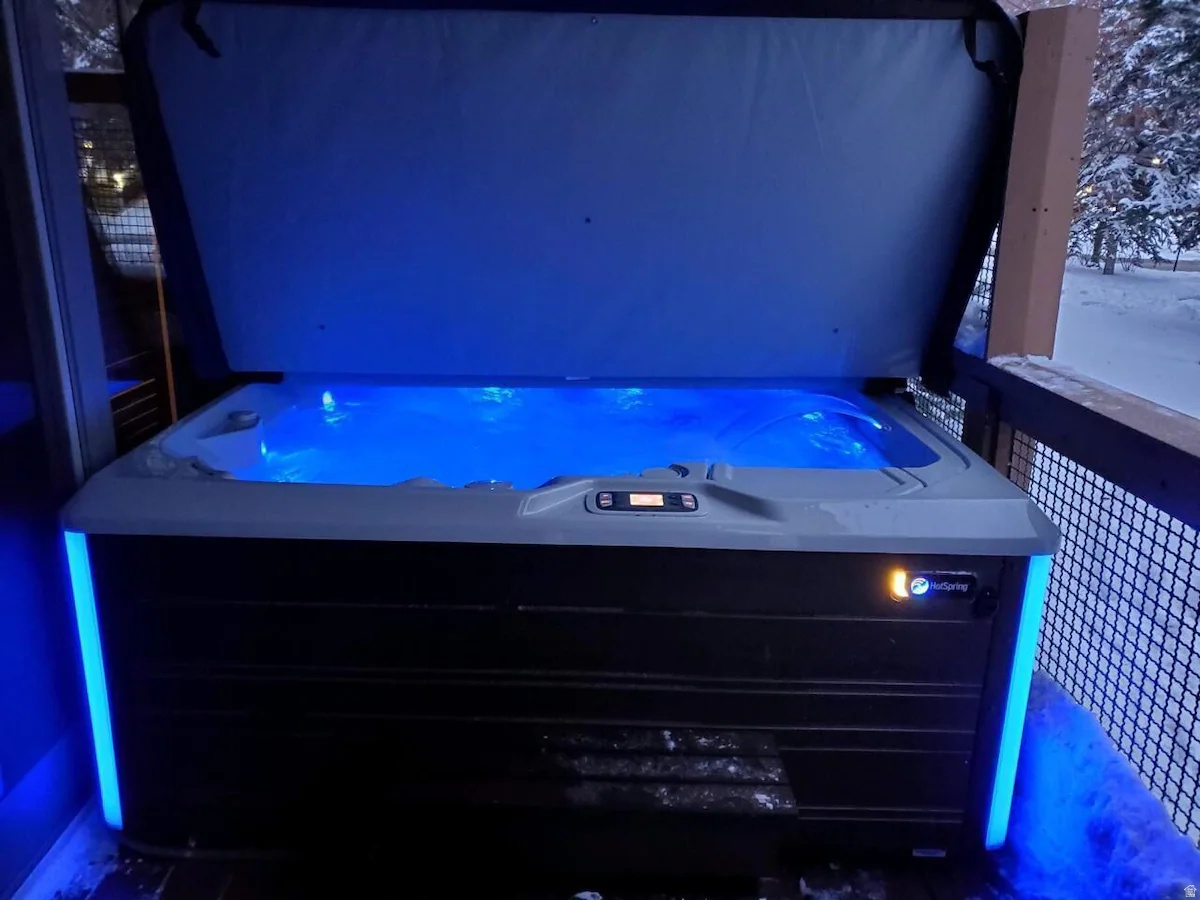 TOWN POINTE - Residential