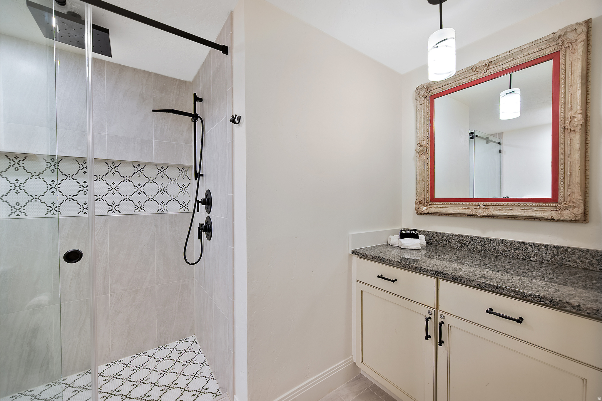 TOWN POINTE - Residential