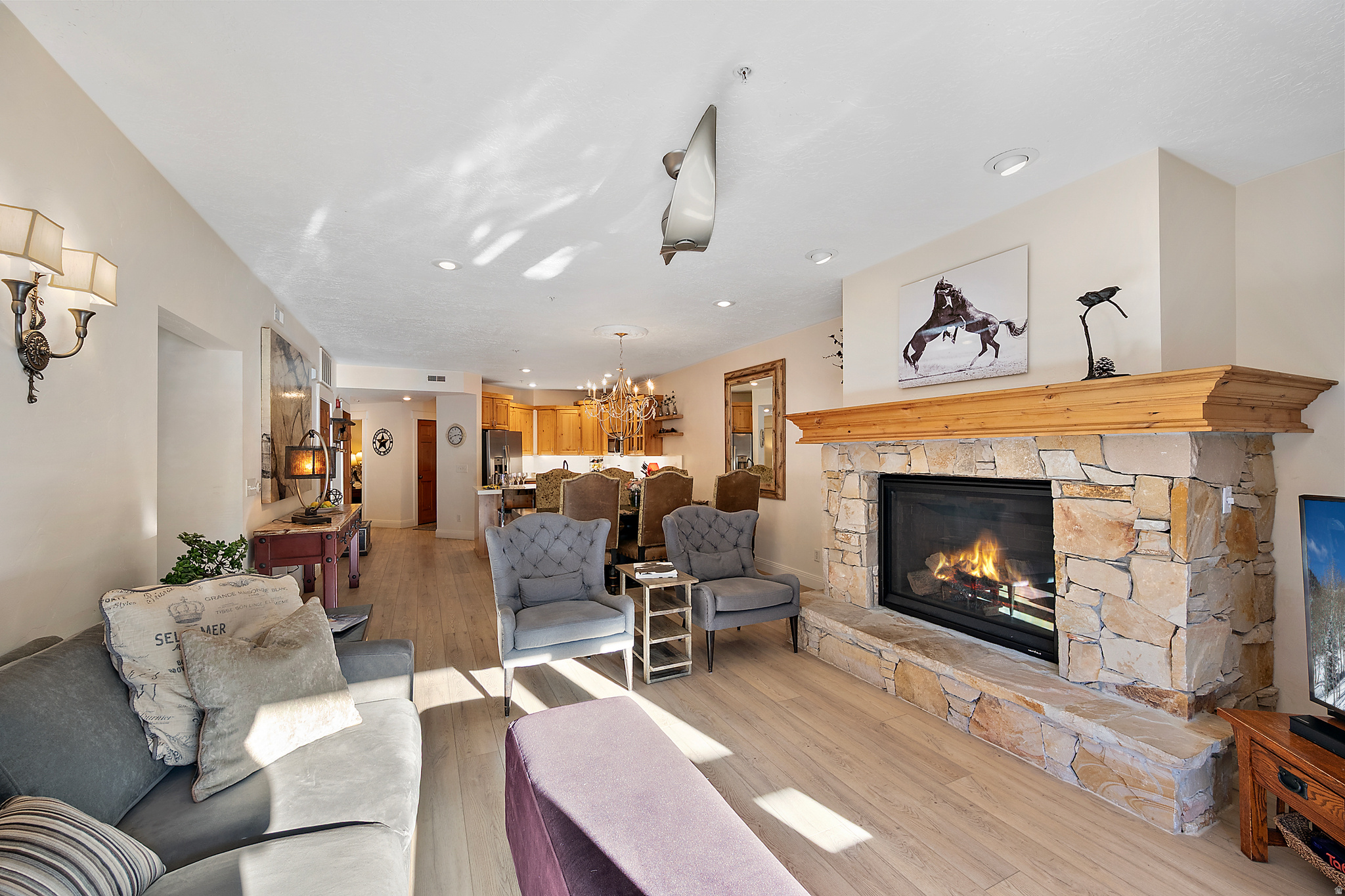 TOWN POINTE - Residential