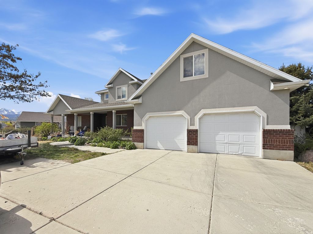 Photo of 13844 S BELLE ISIS BAY W, Herriman, UT 84096 (MLS # 2147995)