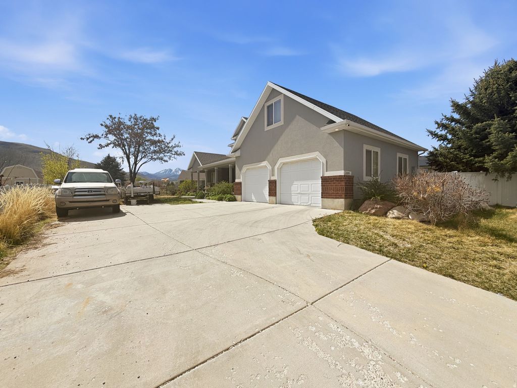 Photo of 13844 S BELLE ISIS BAY W, Herriman, UT 84096 (MLS # 2147995)