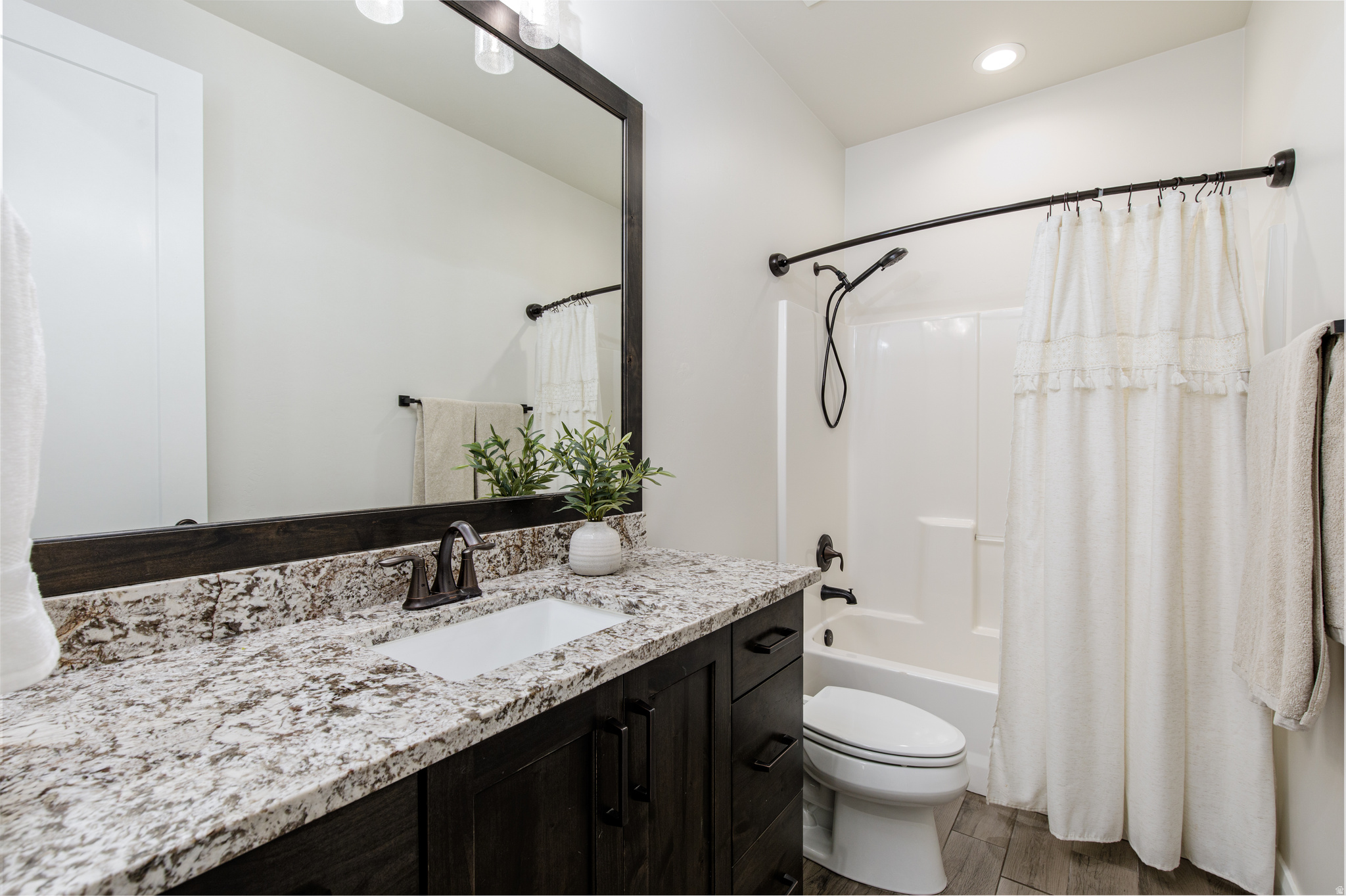 OAKWOOD ESTATES PH 4 - Residential