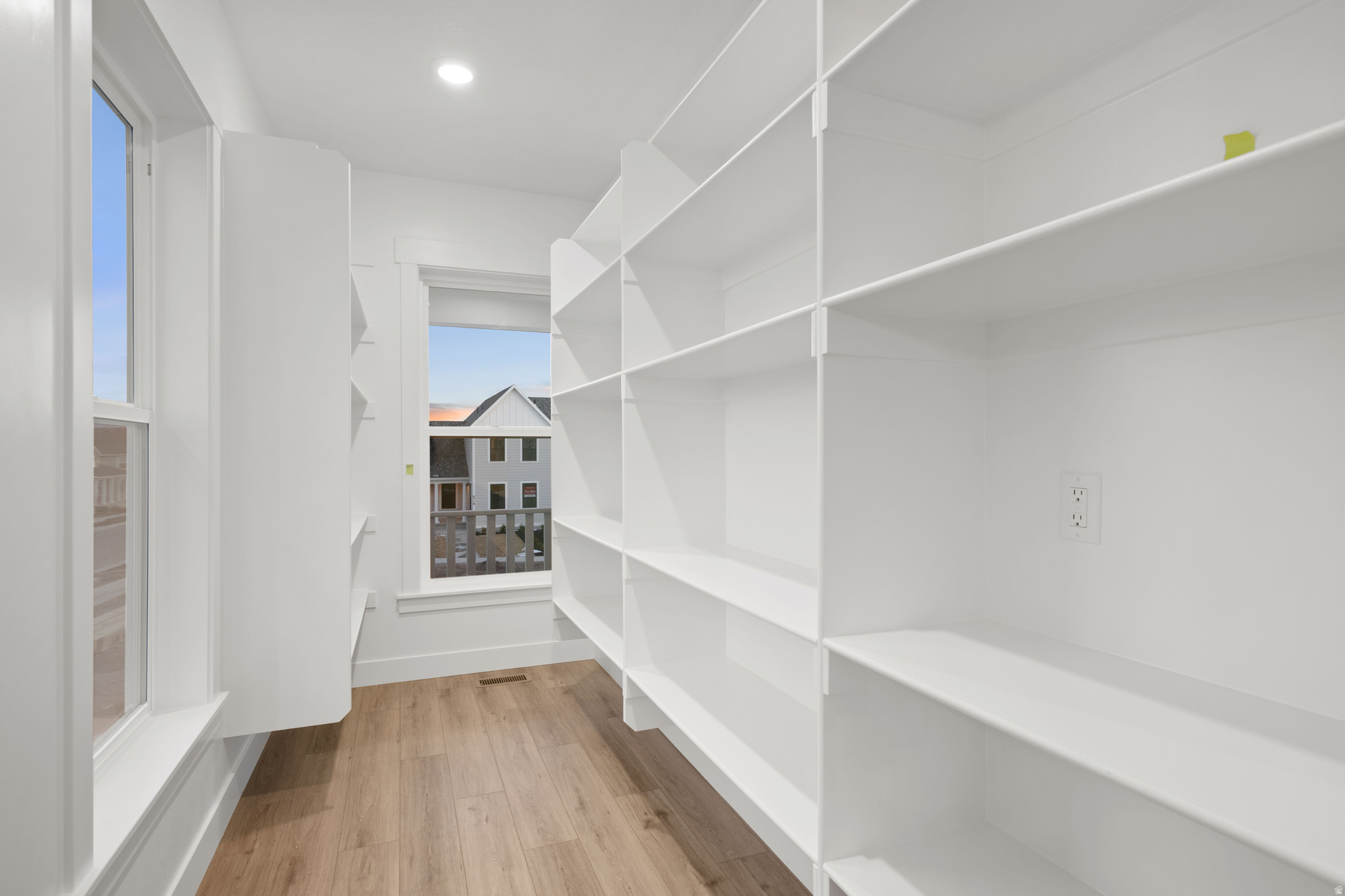 DABYREAK - Residential