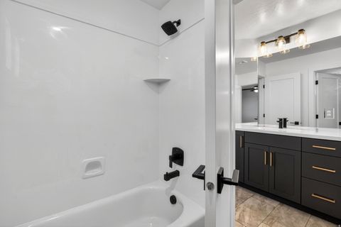 Tiny photo for 1418 E HAYROCKS DR S, Saint George, UT 84790 (MLS # 2134227)