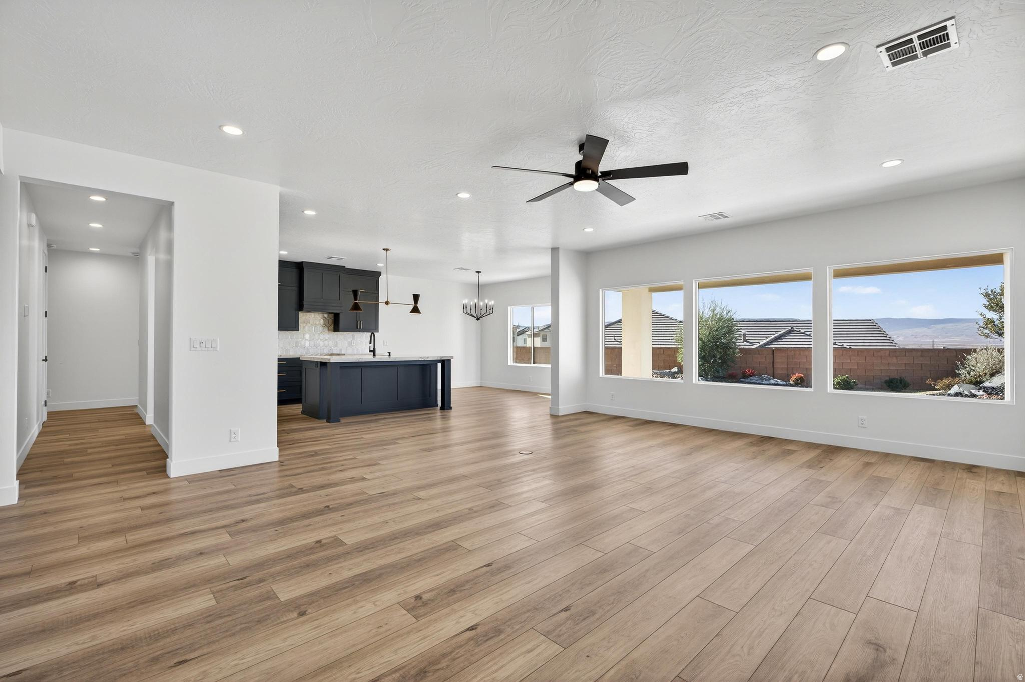 WHITE CANYON - Residential