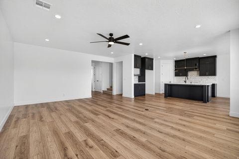 Tiny photo for 1418 E HAYROCKS DR S, Saint George, UT 84790 (MLS # 2134227)