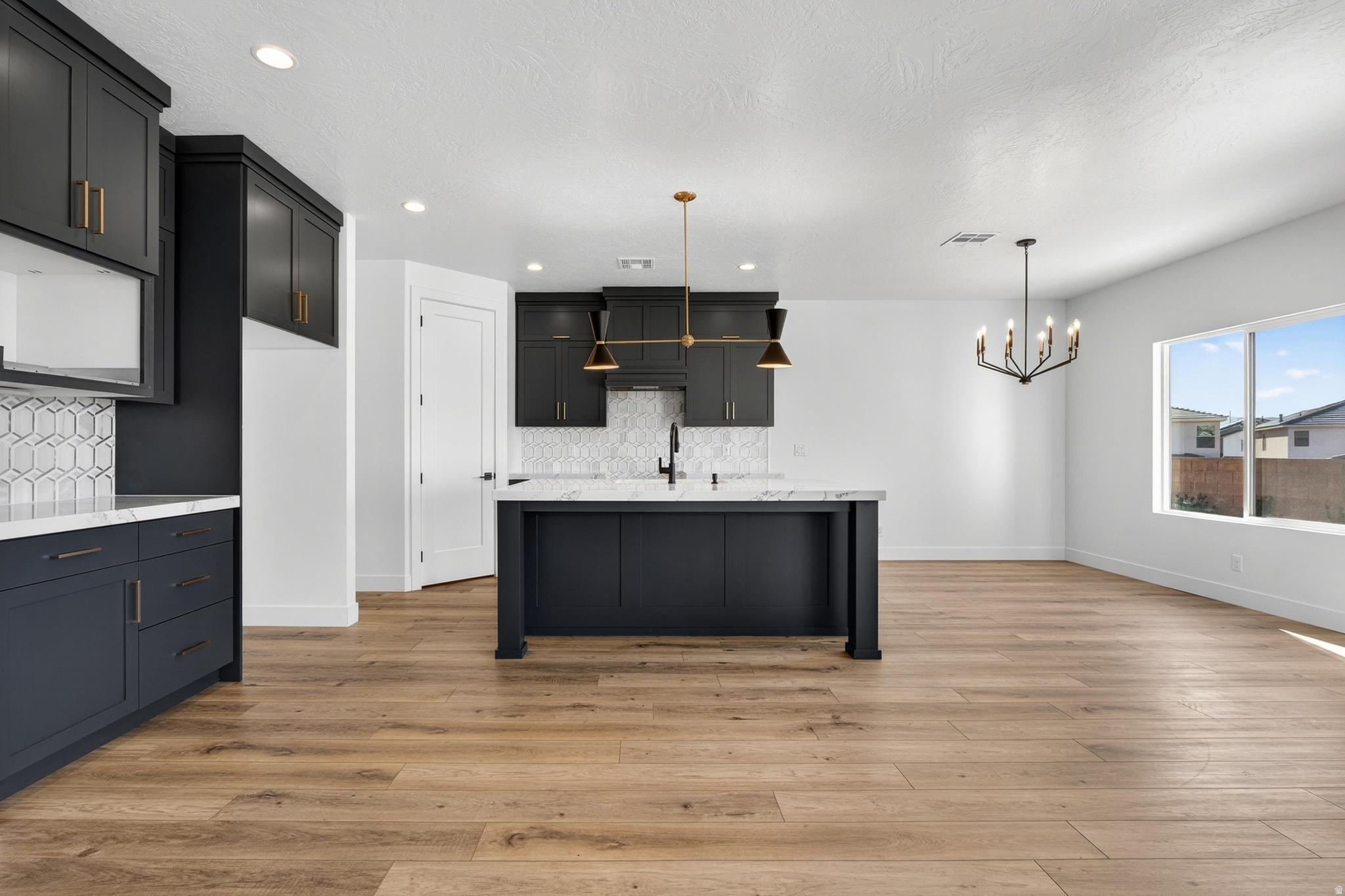 WHITE CANYON - Residential