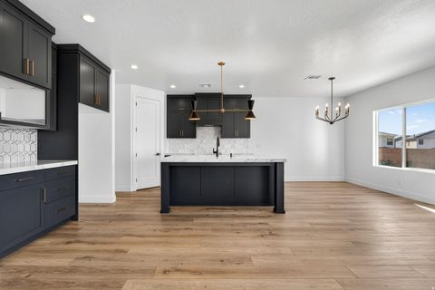 Tiny photo for 1418 E HAYROCKS DR S, Saint George, UT 84790 (MLS # 2134227)