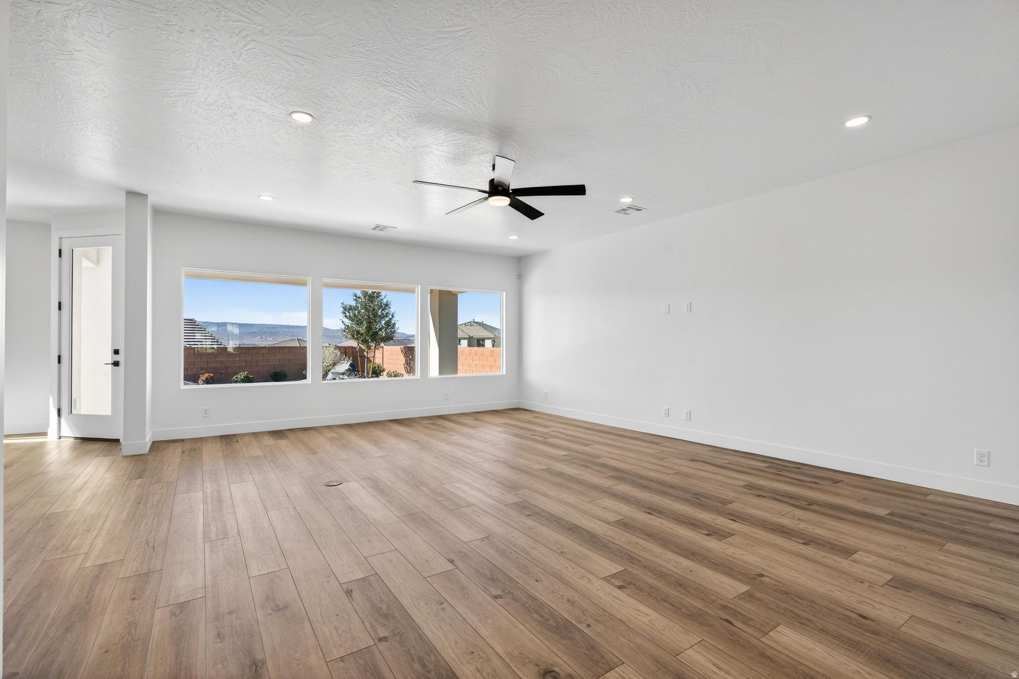 WHITE CANYON - Residential