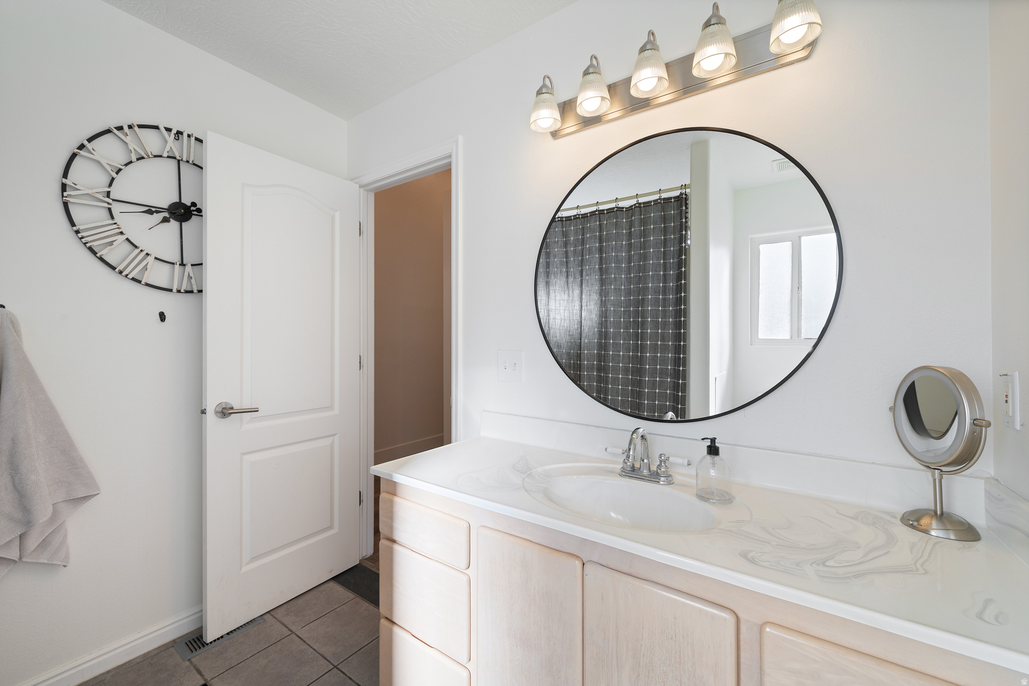 COUNTRY LANE EST - Residential