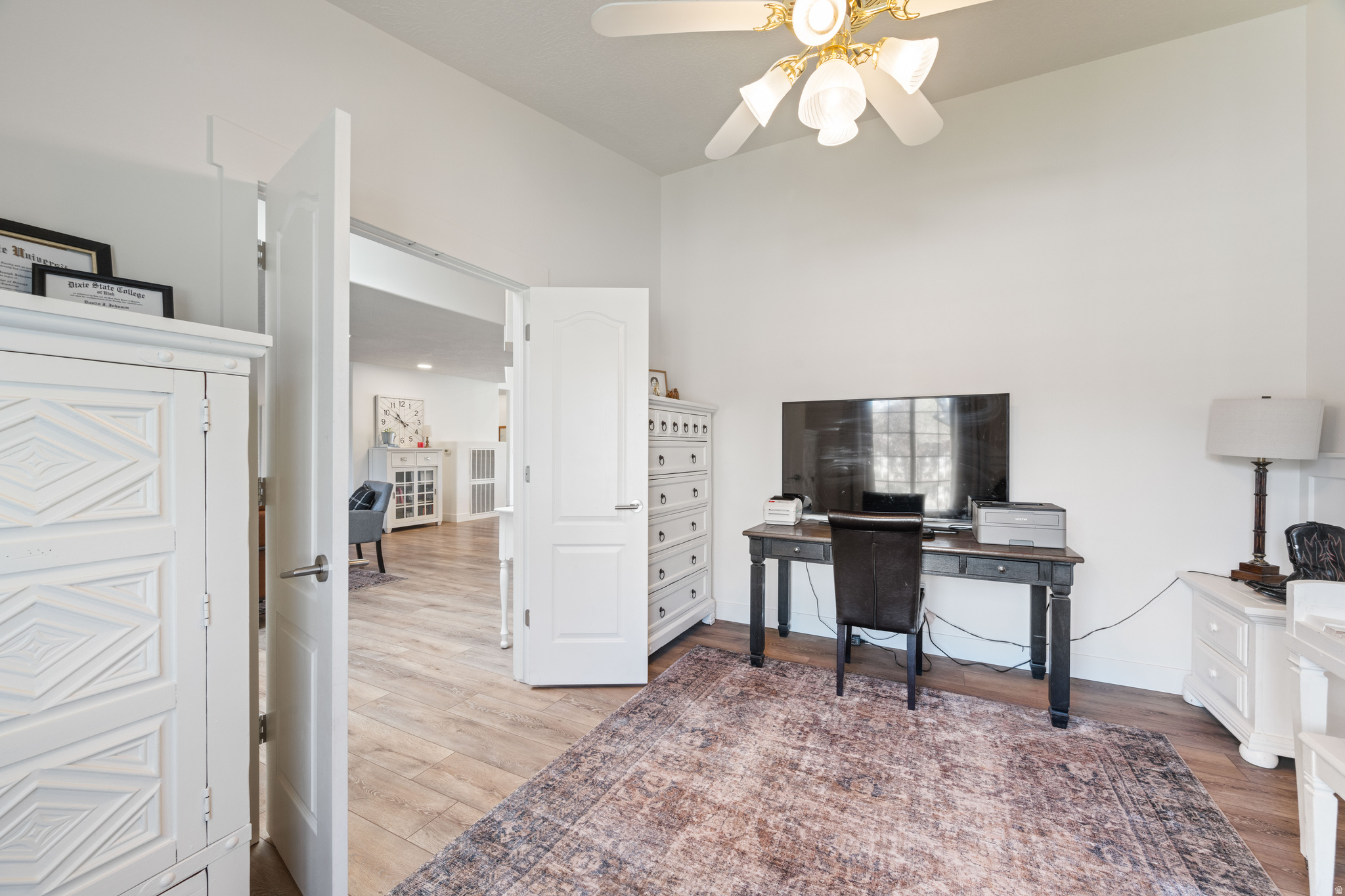 COUNTRY LANE EST - Residential