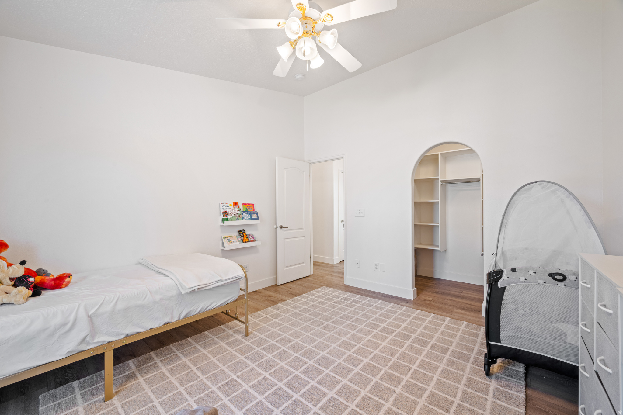 COUNTRY LANE EST - Residential