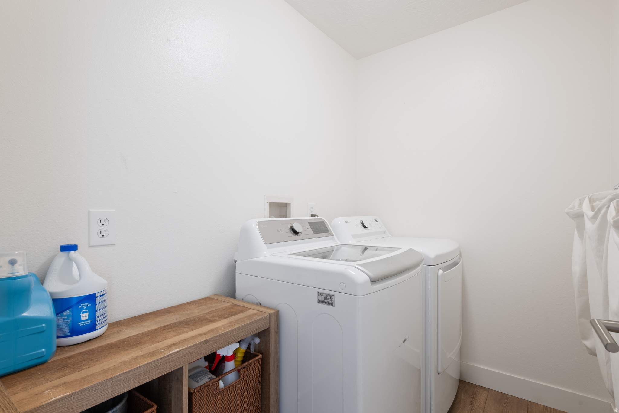 COUNTRY LANE EST - Residential