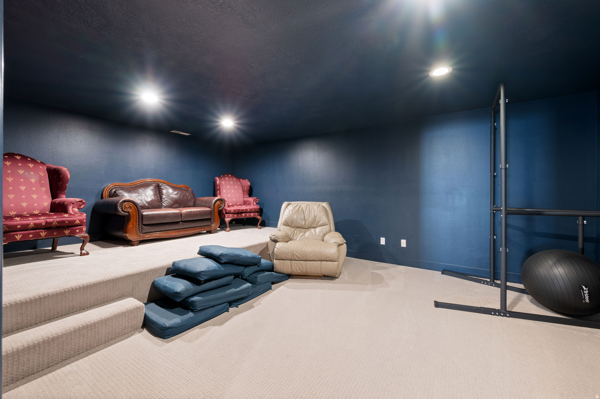 COUNTRY LANE EST - Residential