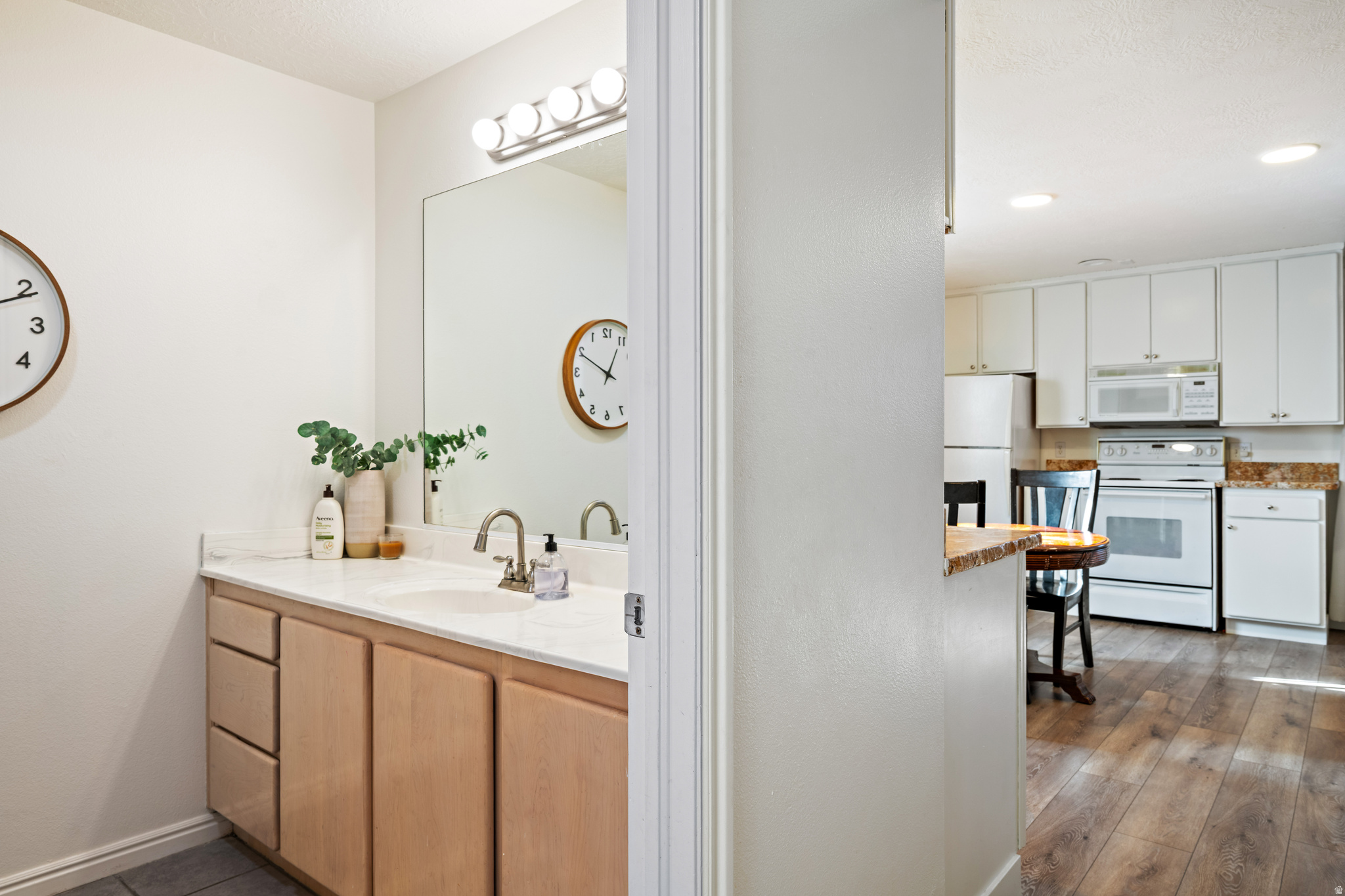 COUNTRY LANE EST - Residential