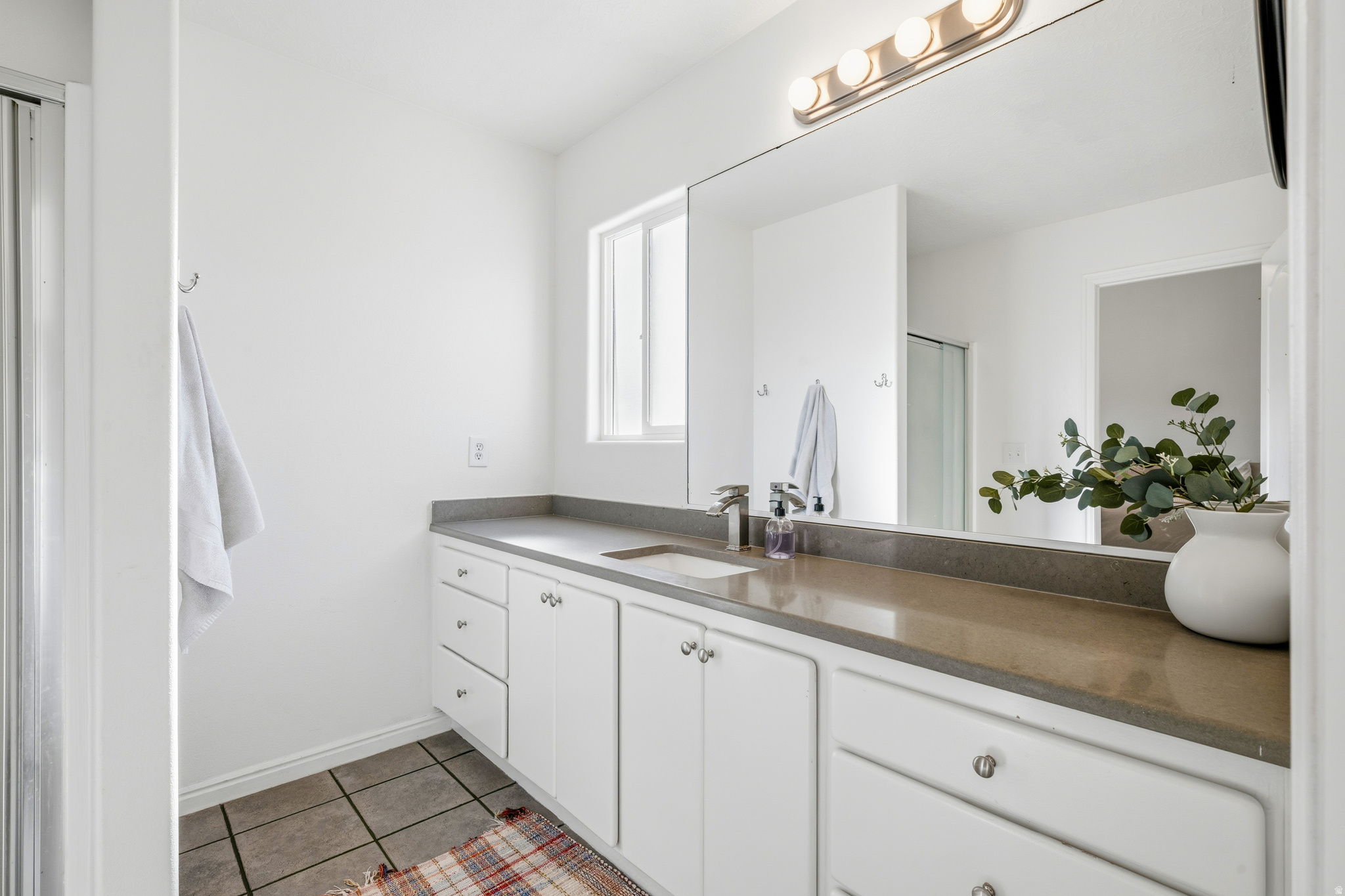 COUNTRY LANE EST - Residential