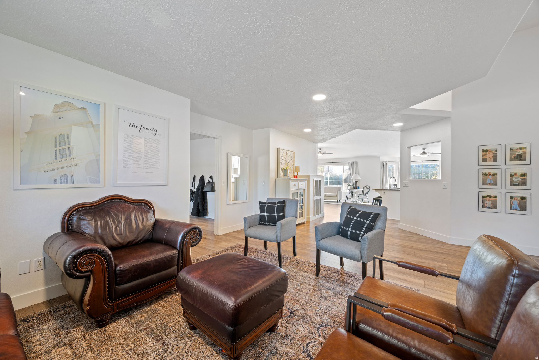 COUNTRY LANE EST - Residential