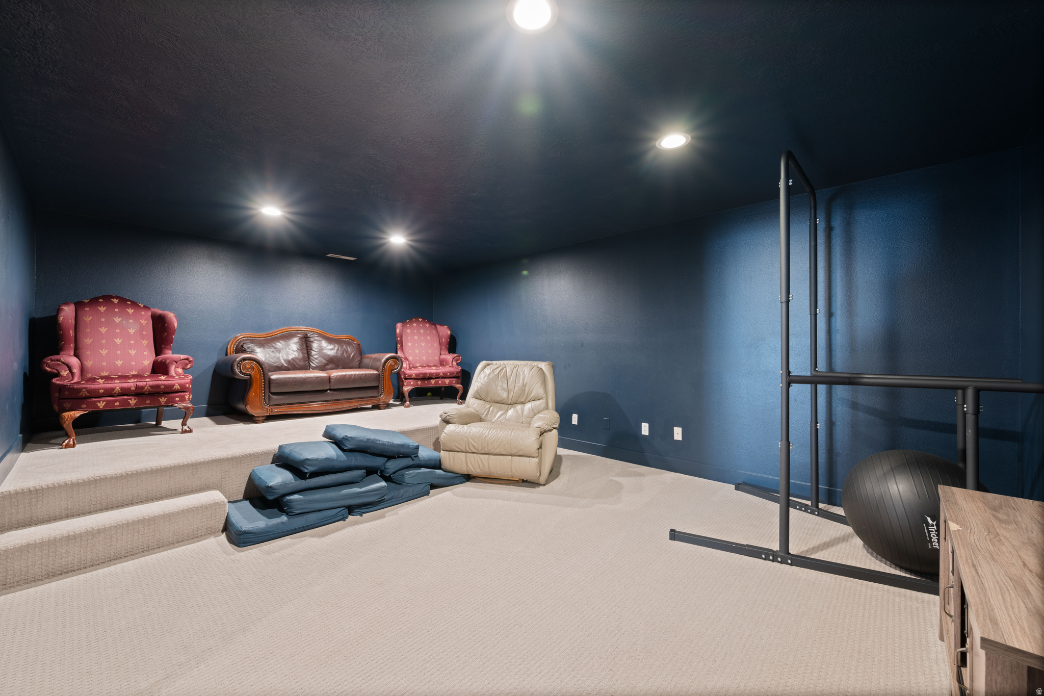 COUNTRY LANE EST - Residential