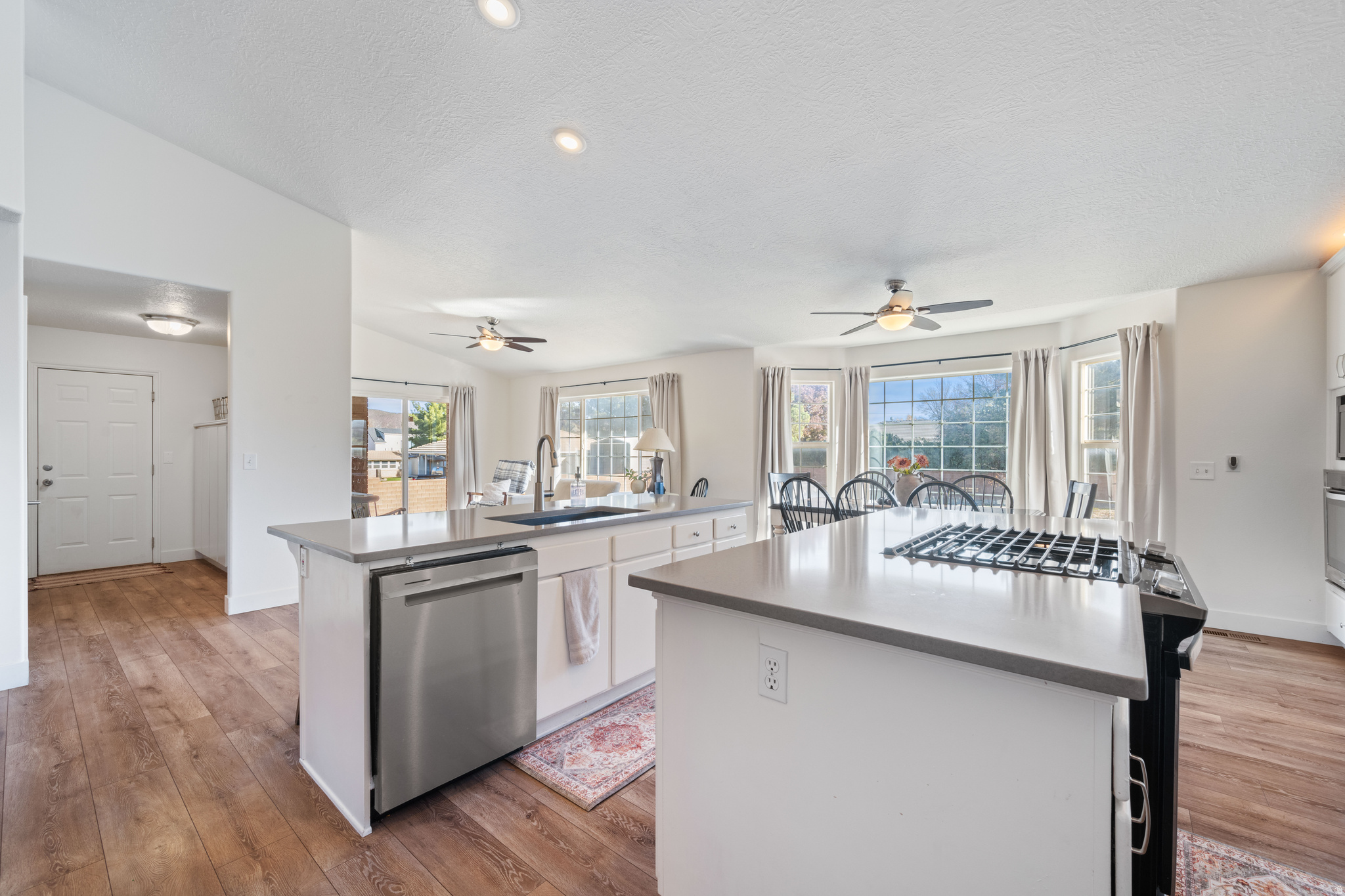 COUNTRY LANE EST - Residential