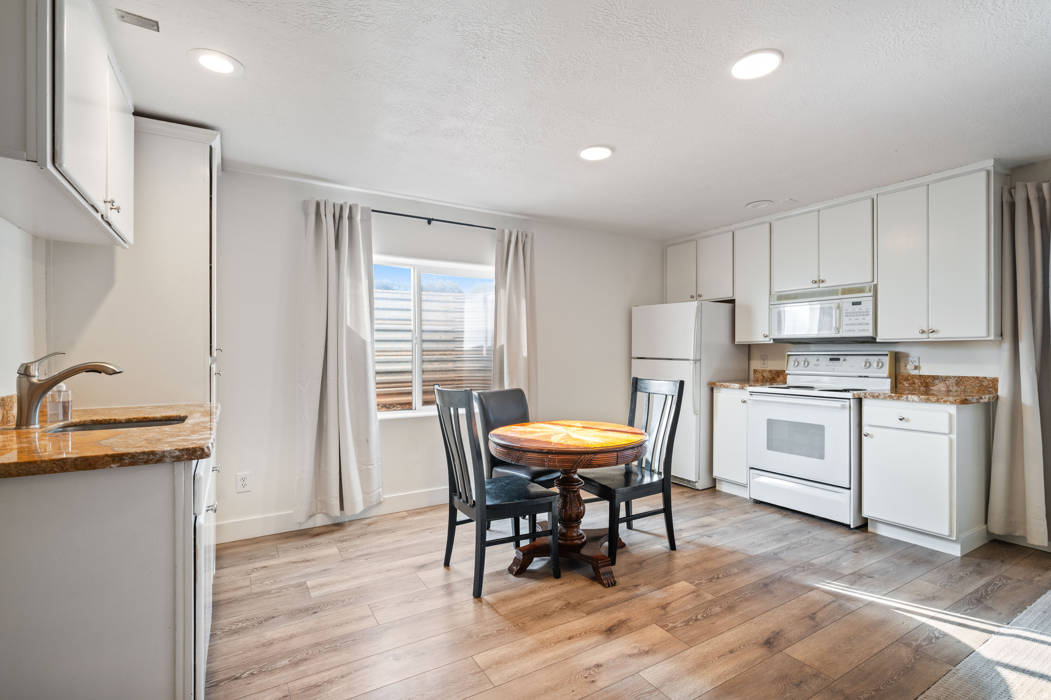 COUNTRY LANE EST - Residential