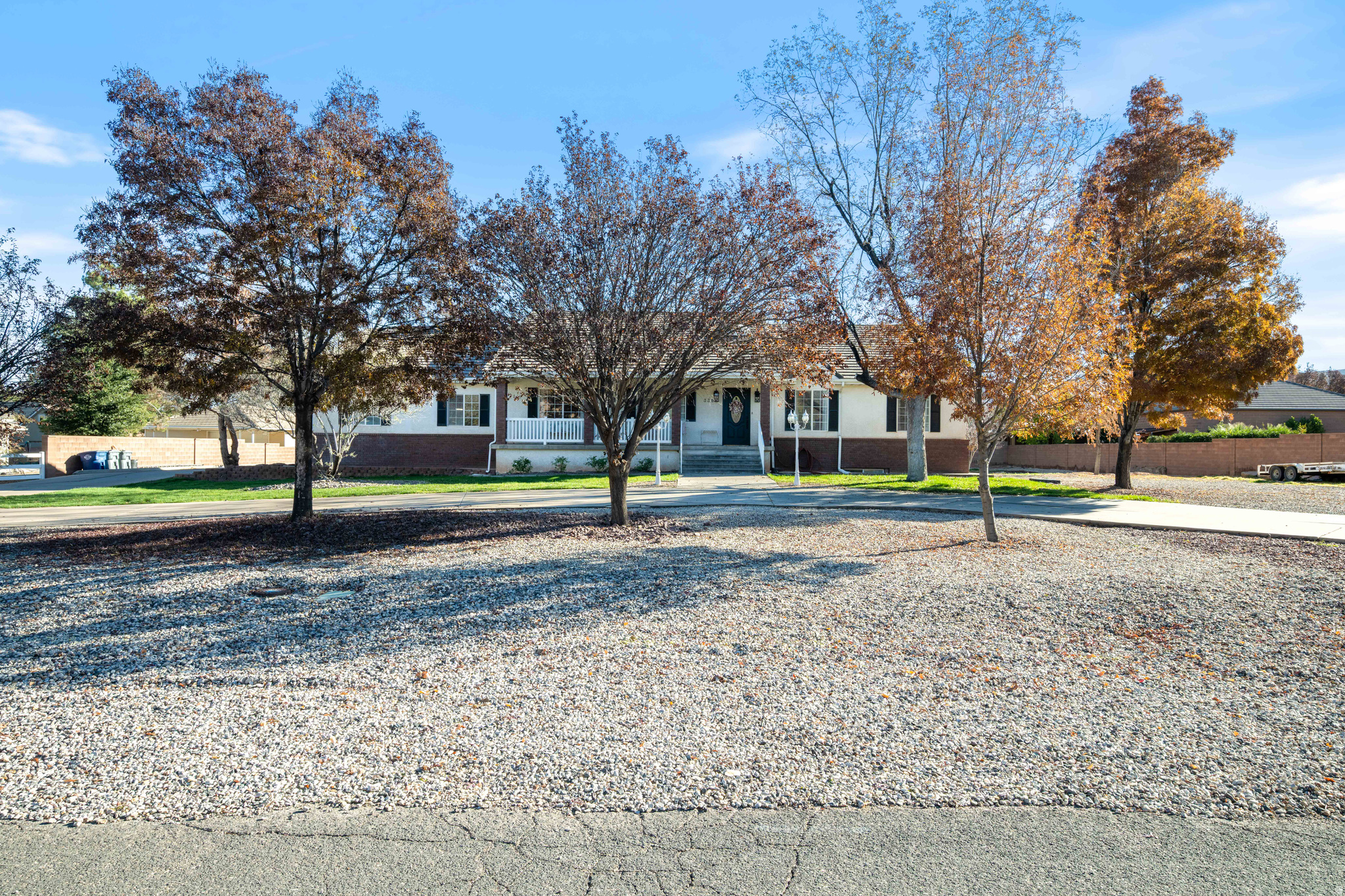 COUNTRY LANE EST - Residential