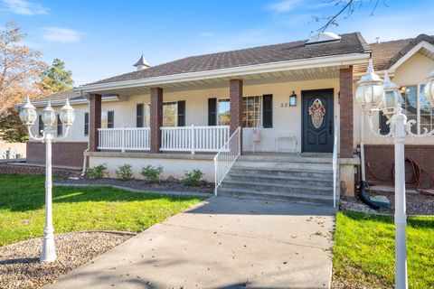 Photo of 331 S 1230 W, Hurricane, UT 84737 (MLS # 2126310)