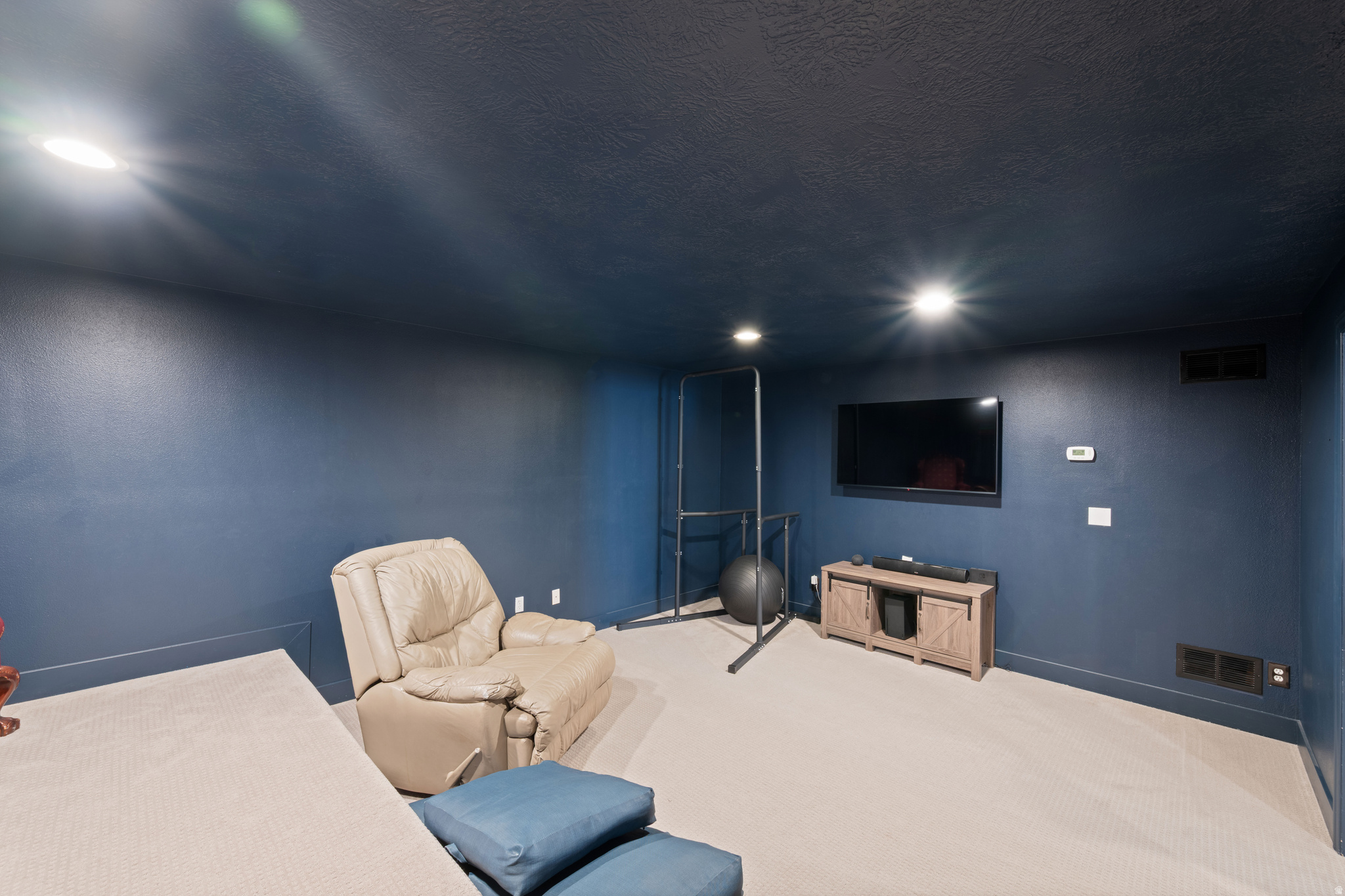 COUNTRY LANE EST - Residential