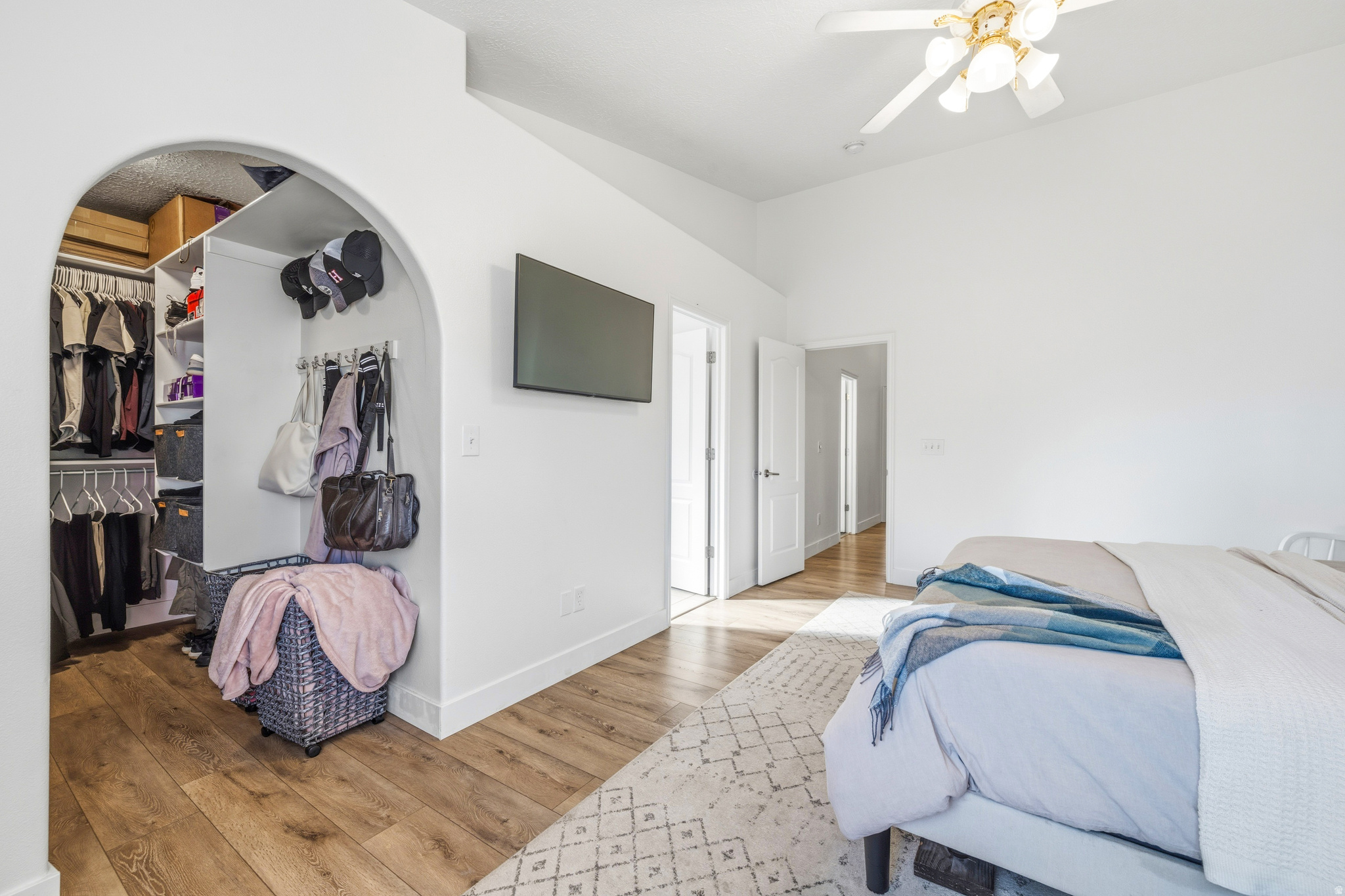 COUNTRY LANE EST - Residential