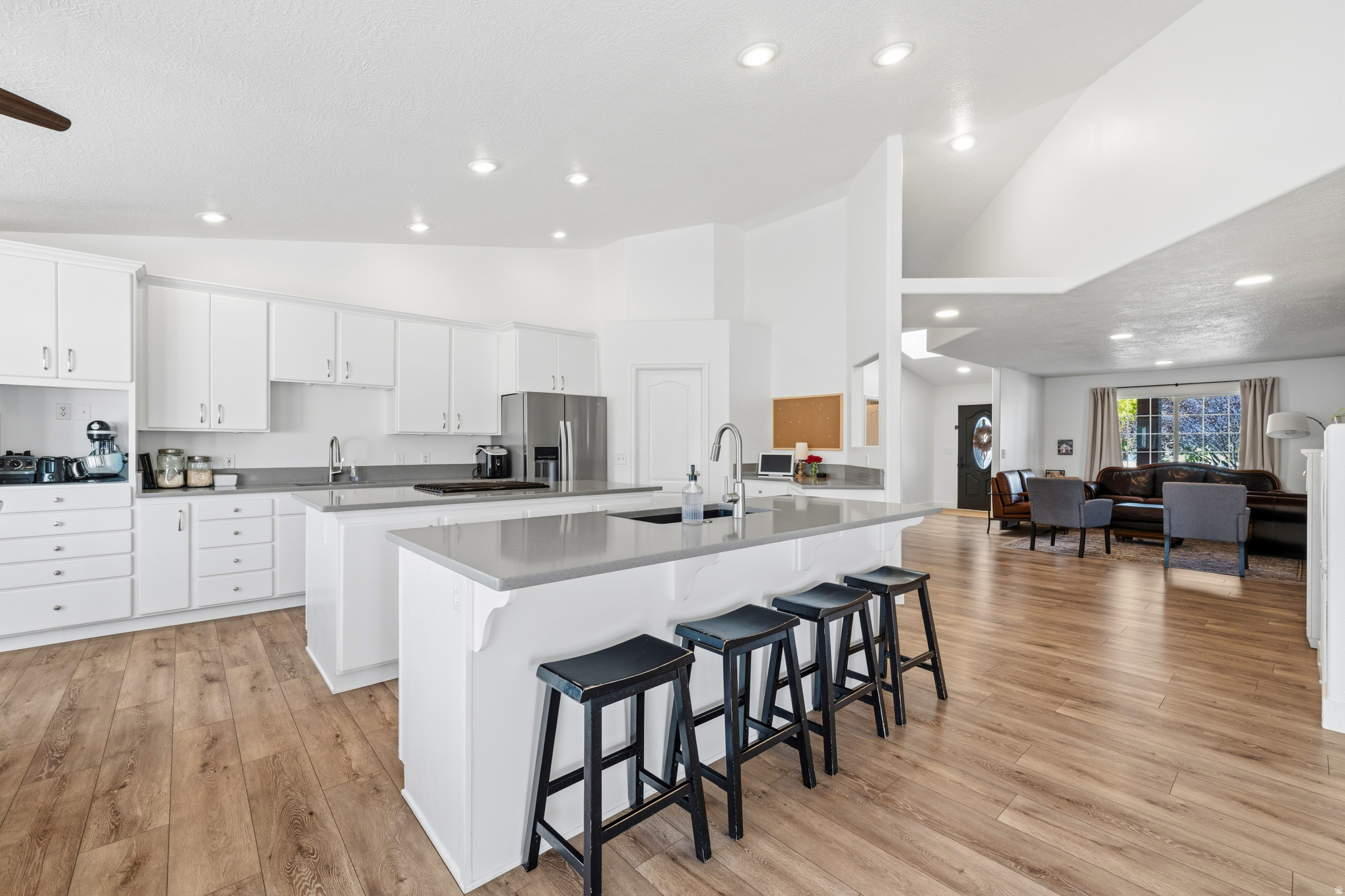 COUNTRY LANE EST - Residential