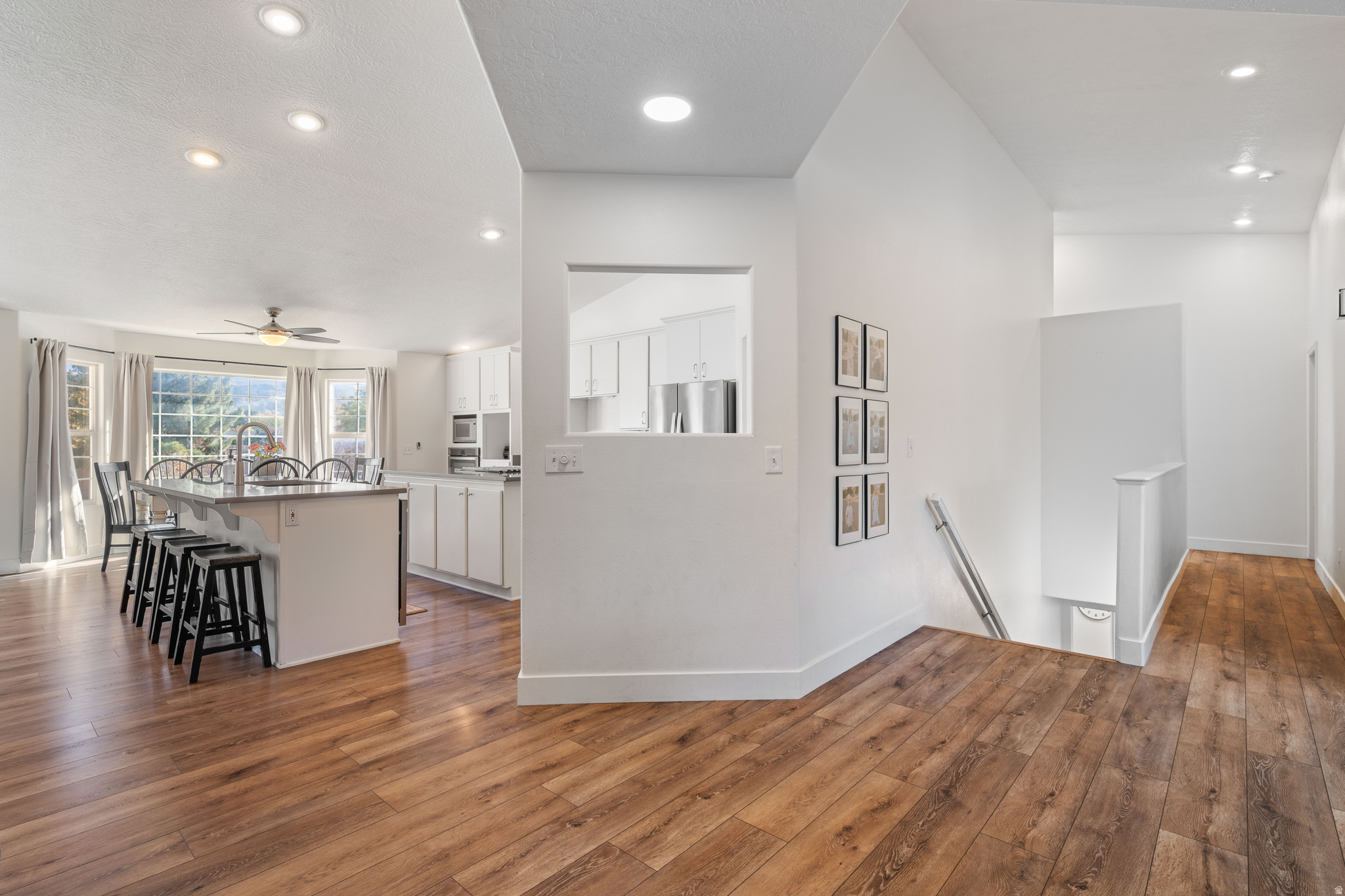 COUNTRY LANE EST - Residential