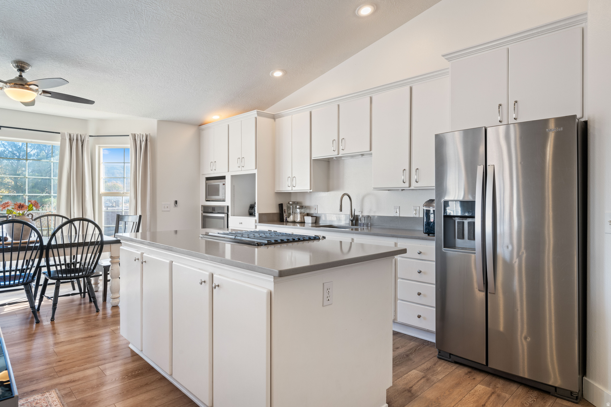 COUNTRY LANE EST - Residential