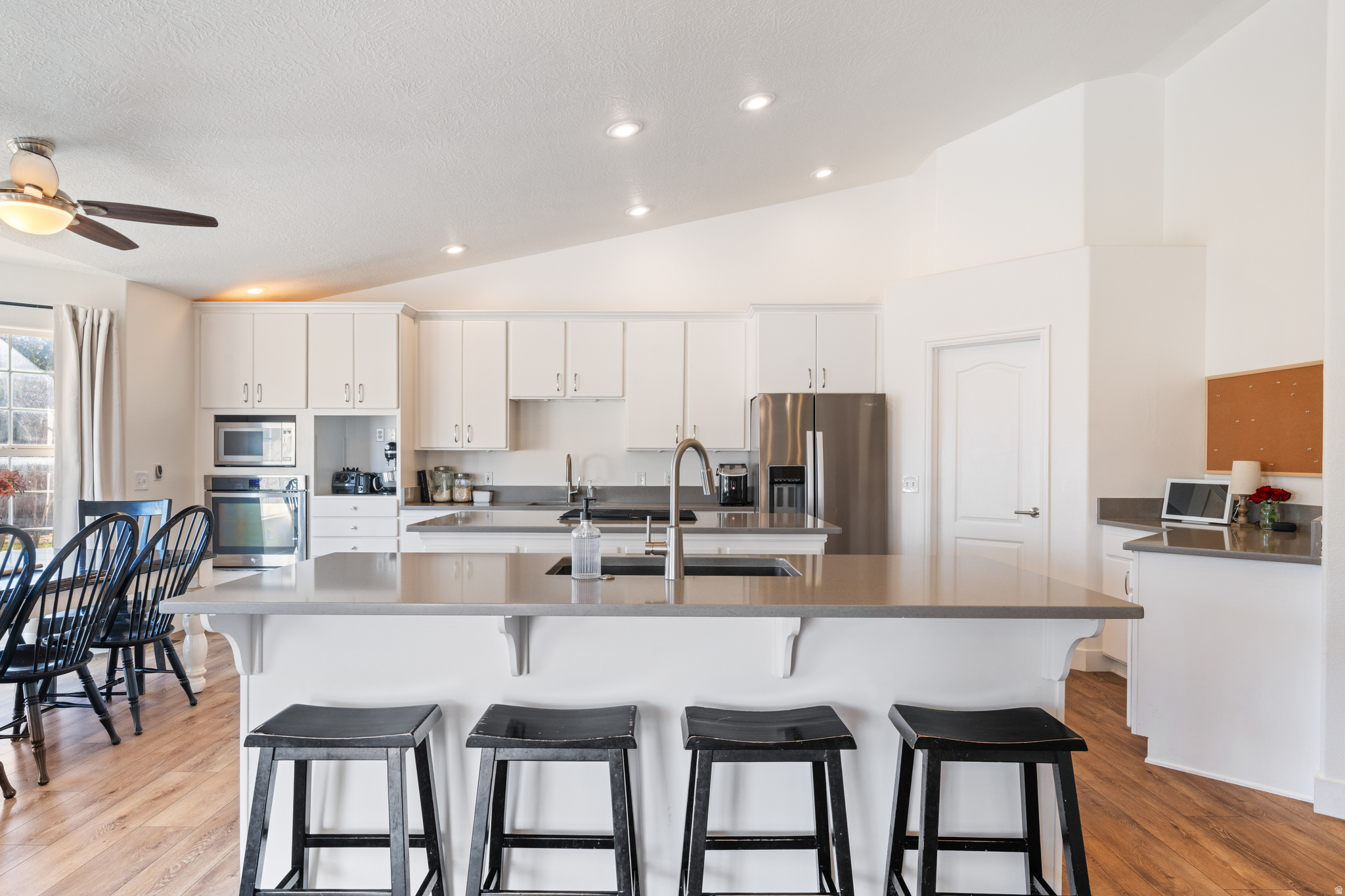 COUNTRY LANE EST - Residential