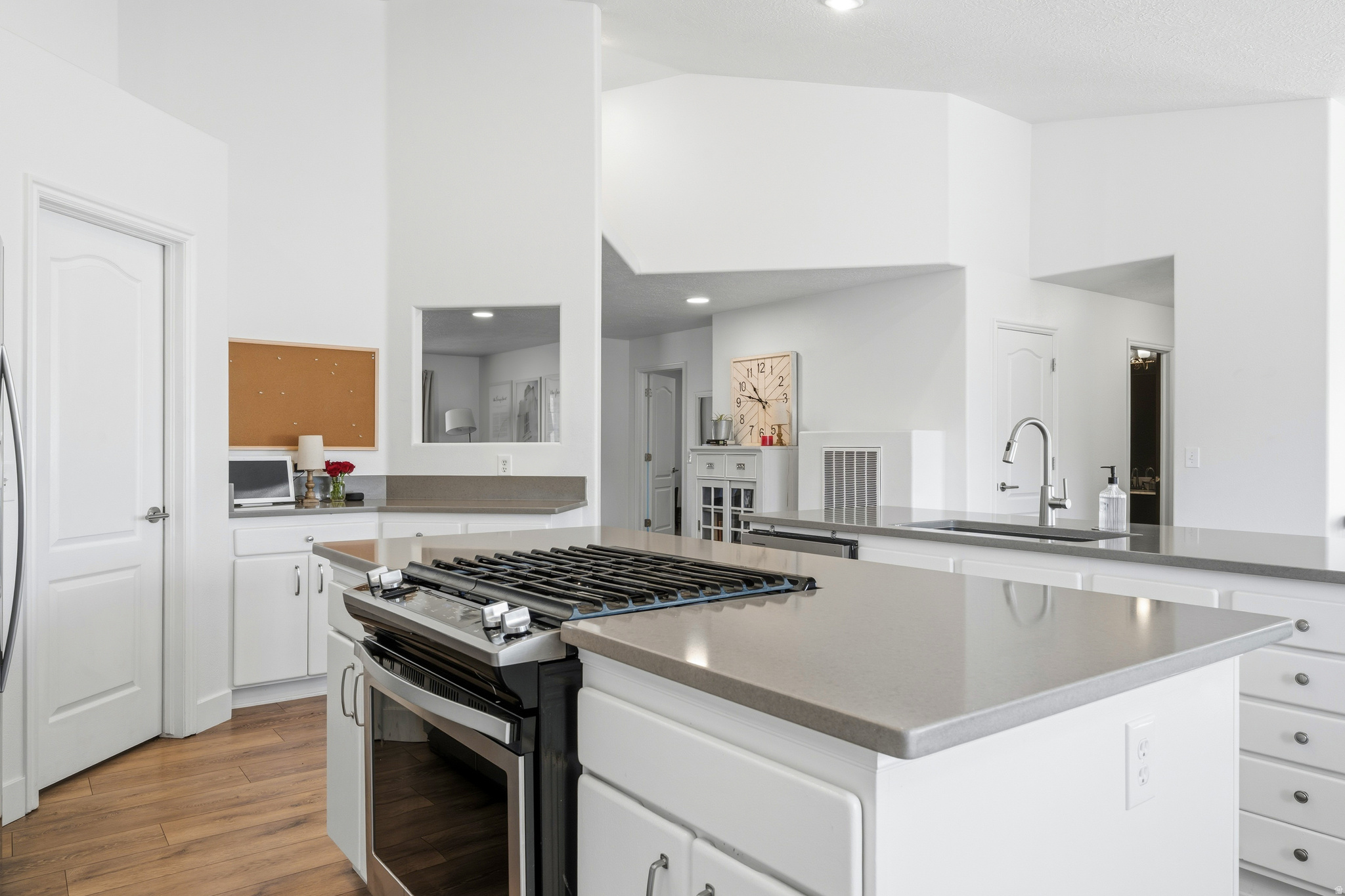 COUNTRY LANE EST - Residential