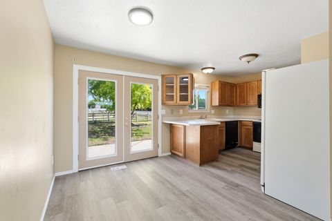 Tiny photo for 508 W 2700 S, Syracuse, UT 84075 (MLS # 2166711)