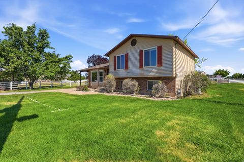 Tiny photo for 508 W 2700 S, Syracuse, UT 84075 (MLS # 2166711)