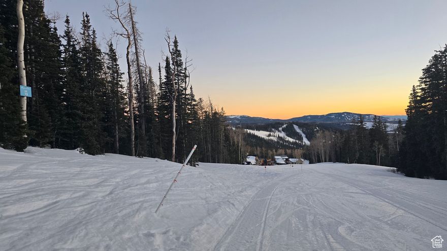 Stunning ski-in/ski-out lot. This 0.67 acre lot is located in the sought after Aspen Crest subdivision. Gorgeous 360-degree views with the ski run as your backyard. Great building profile. Electric, water and fiber to the subdivision.